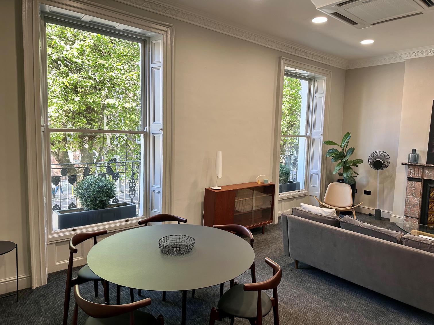 128 Lower Baggot Street, Dublin 2 - flexible office space to rent - open space with table and chairs