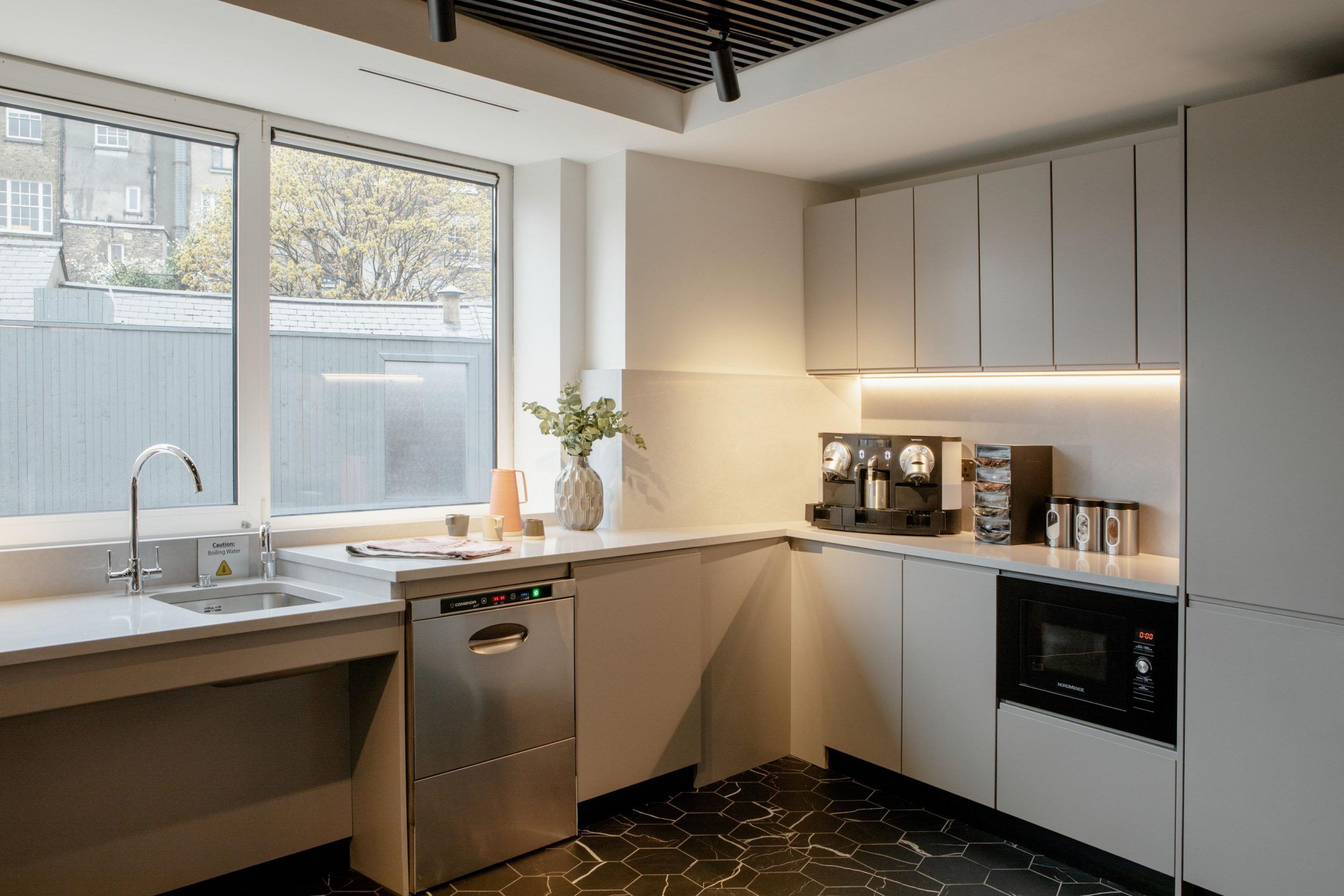 Fitzwilliam Court, 2 Leeson Close - flexible office space - kitchen